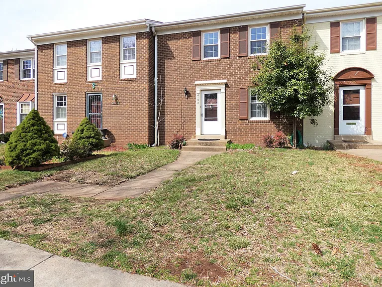 4128 Hamlin Ct — Photo 3