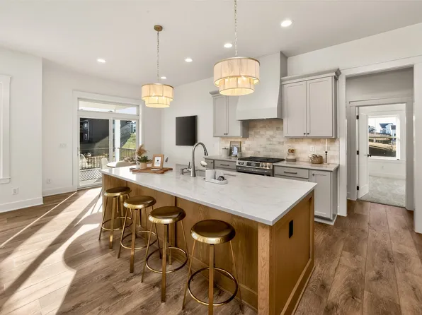 16212 Ironwood Ln, Urbandale, IA 50323