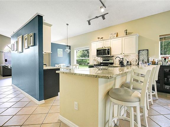 2nd image of 429 Lexingdale Dr
