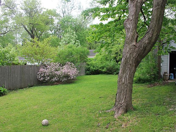 5th image of 636 Newton Ave