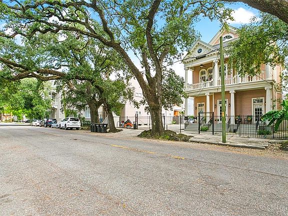 2nd image of 1922 Prytania St Unit 1922