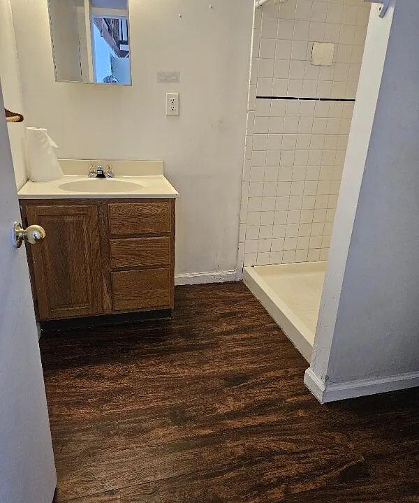 25 W Chestnut St #2D