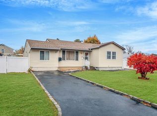 445 Madison Ave, Brentwood, NY 11717