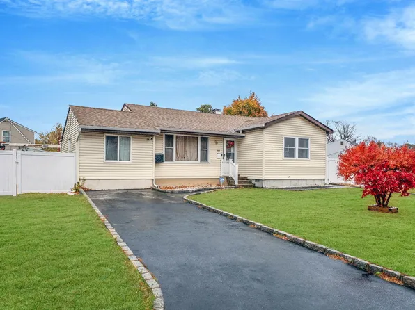 445 Madison Avenue, Brentwood, NY 11717