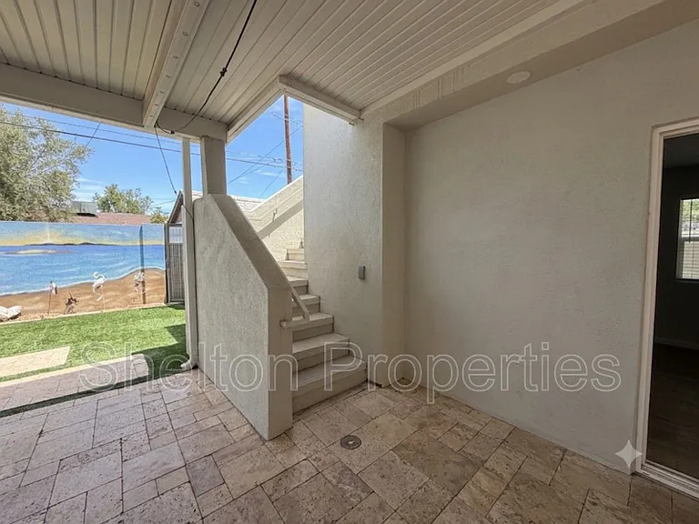 2514 E Fairmount Ave — Photo 44