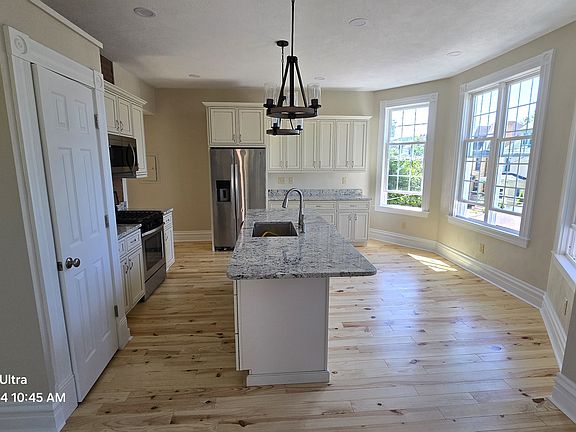 5th image of 208 Center Ave APT 2