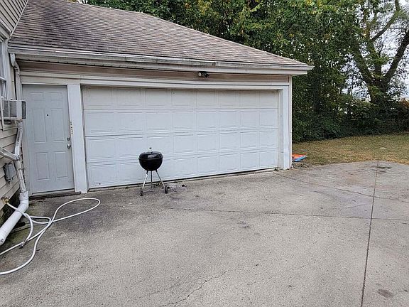 3rd image of 828 Richie Ave