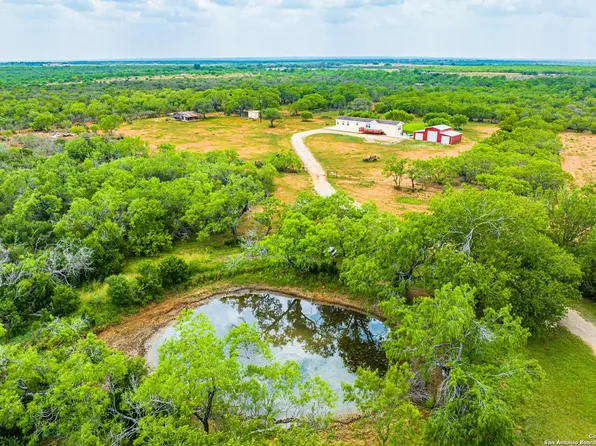 792 County Road 334, Jourdanton, TX 78026
