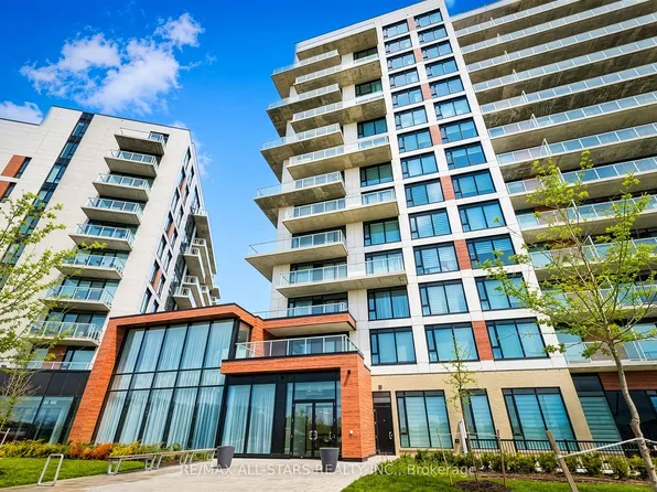 2 David Eyer Rd #124, Richmond Hill, ON L4S 0N6