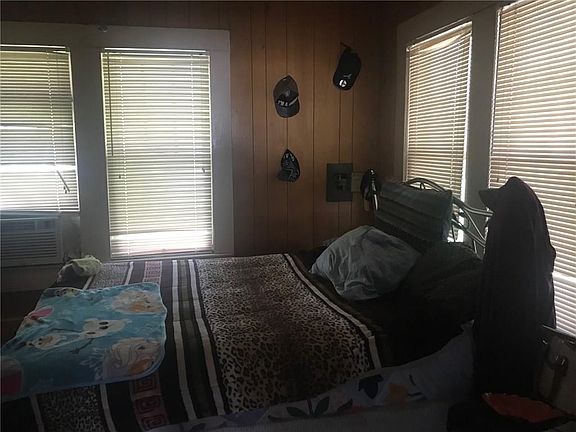 3rd image of 713 Armstrong St
