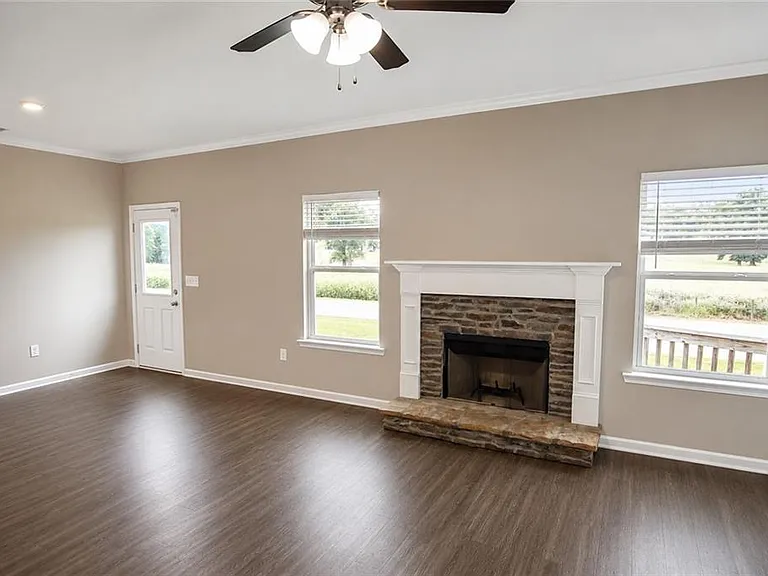 100 Squarewood Ln — Photo 6