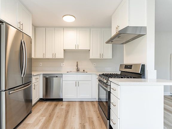 2nd image of 4152 Mississippi St
