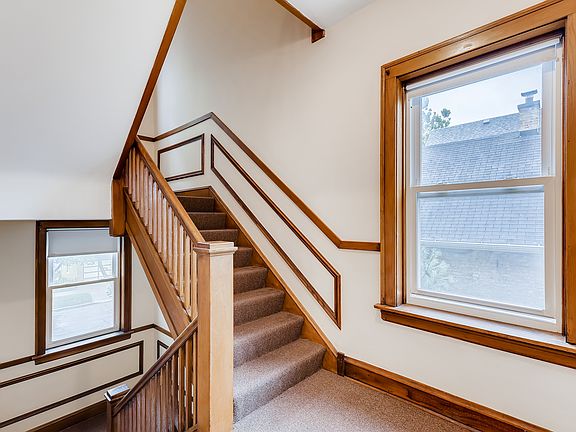 4th image of 2208 W Ainslie St