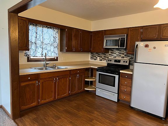 5th image of 1115C Court Ln