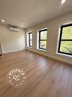 Bedroom, photo 1