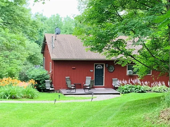 7520 S Slope Dr, Hamilton, NY 13346