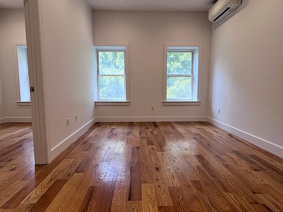 3rd image of 127 E 36th St #4A