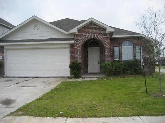 3 bed, 2.0 bath, 2017 sqft, $1,850 — Photo 1