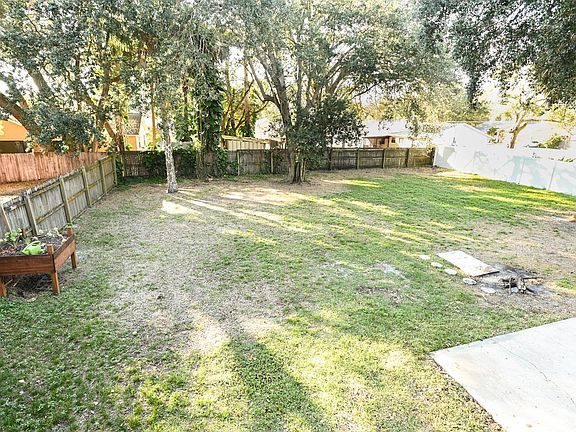 4th image of 7236 Carillon Ave