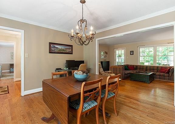 5th image of 2137 Surrey Ln