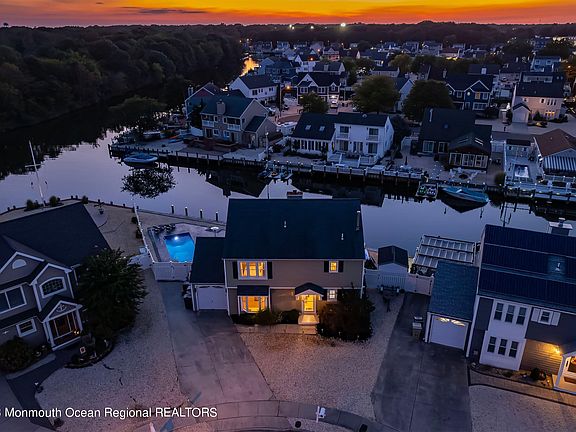 3rd image of 96 Windjammer Court