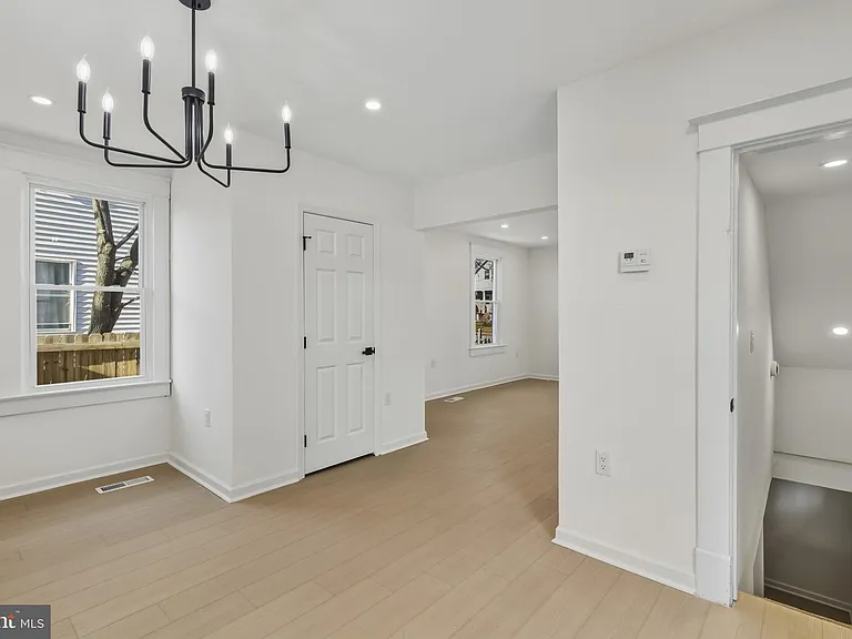 507 Washburn Ave — Photo 5