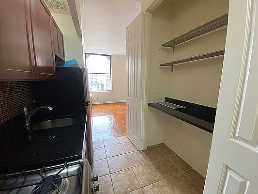 3rd image of 304 W 92nd St APT 8N