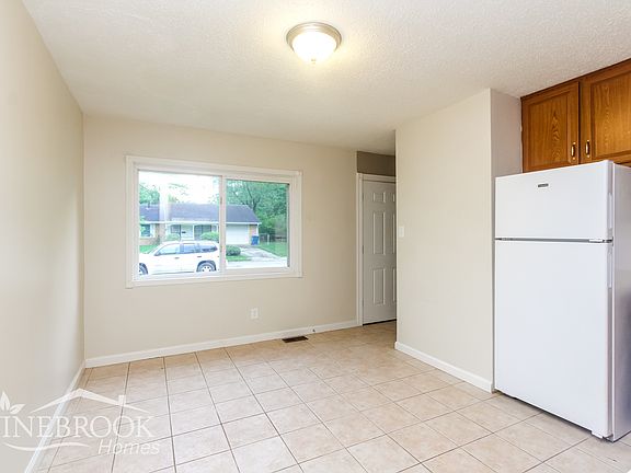 5th image of 4101 Diller Dr