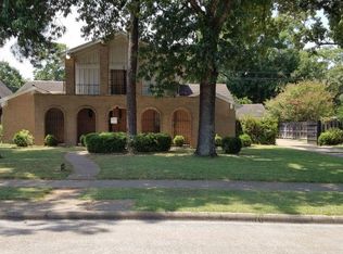 2411 W T C Jester Blvd, Houston, TX 77008