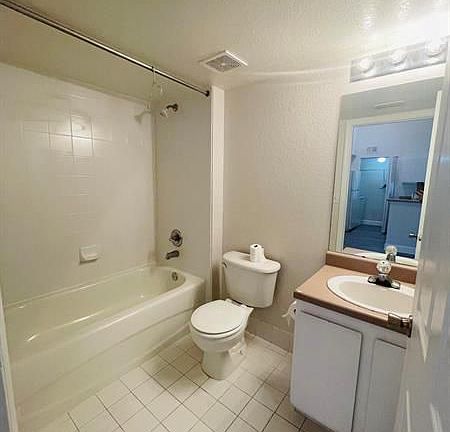 3rd image of 151 SW Palm Dr APT 202