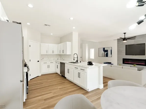 9349 Lakefront Color St, Las Vegas, NV 89178