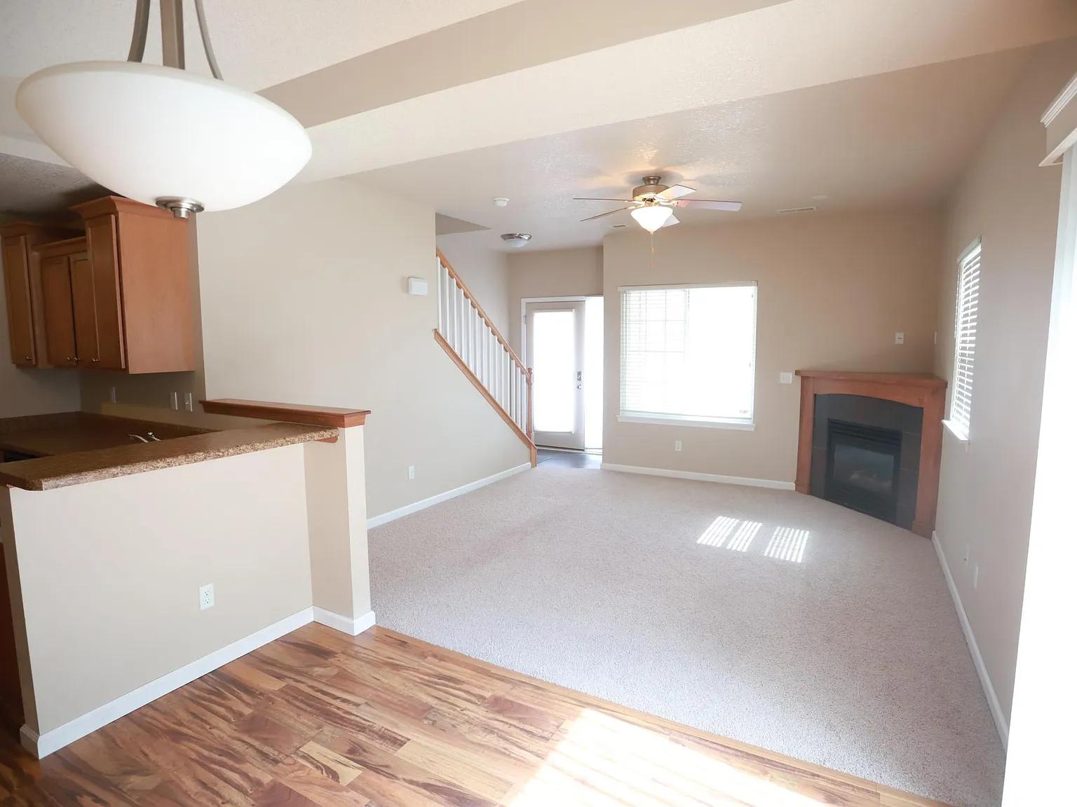 3 bed, 2.5 bath, 1465 sqft, $2,000 — Photo 2