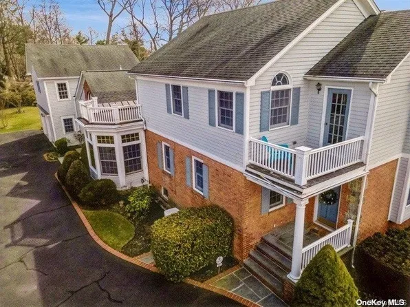 54 East Lake Drive, Amityville, NY 11701