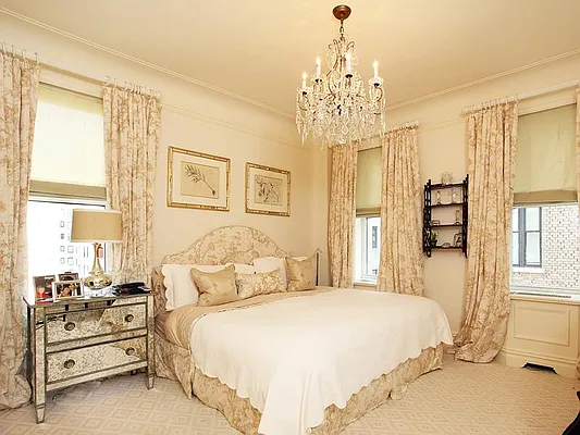 Sold by Sotheby's International Realty | media 18