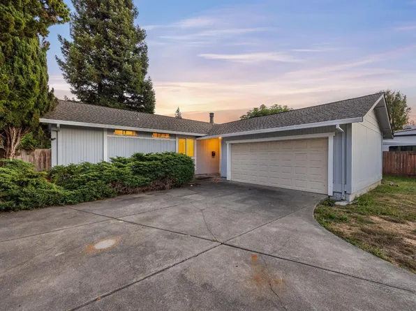 7343 Corsica Court, Rohnert Park, CA 94928