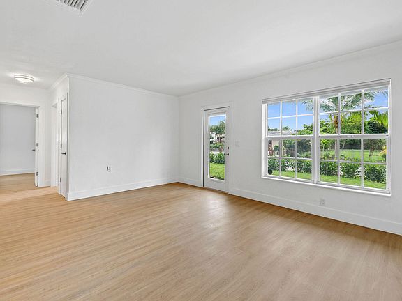 4th image of 319 29th Street