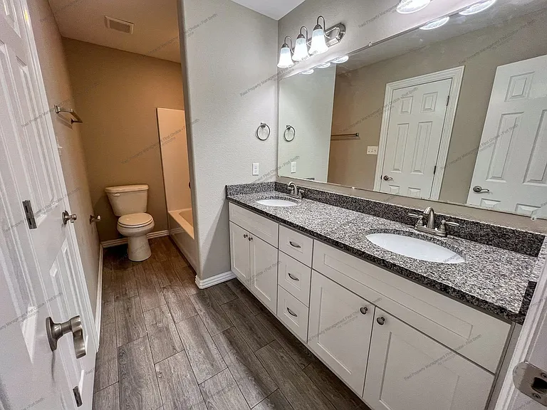 6621 Leightyn Ln — Photo 9