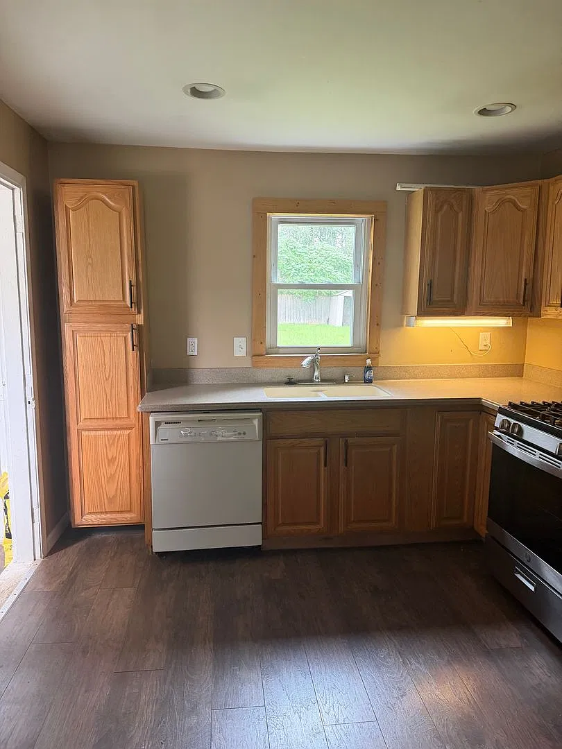 Charming Clarkston Home — Photo 3