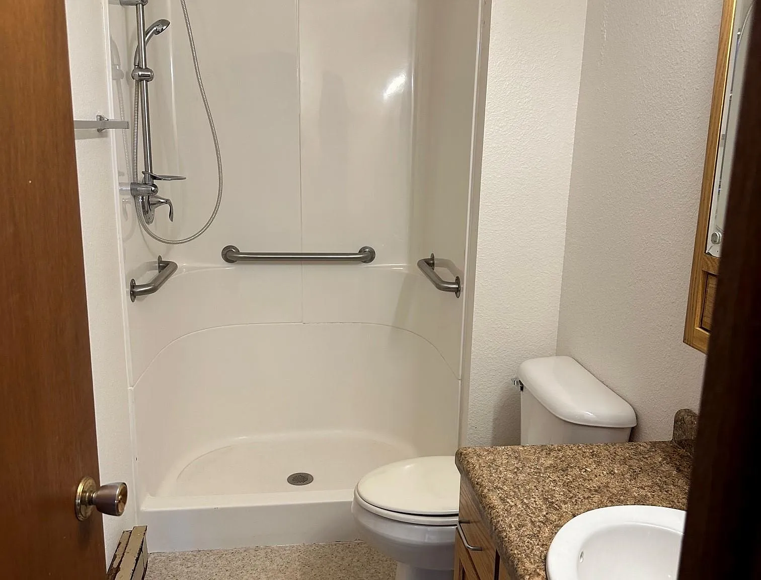 2 bed, $550 — Photo 2