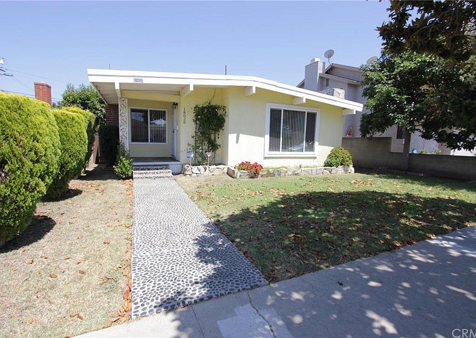 1st image of 18026 Manhattan Pl