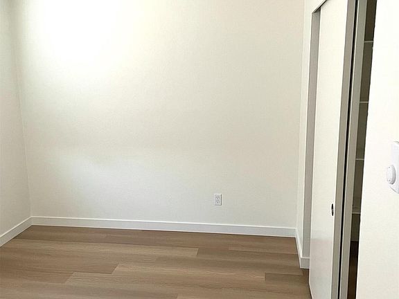 4th image of 422 E Bay Dr NE #4