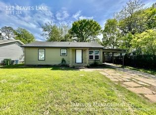121 Reaves Ln, Hurst, TX 76053