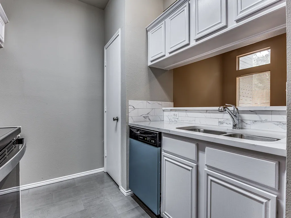 2 bed, 1133 sqft, $1,695 — Photo 4