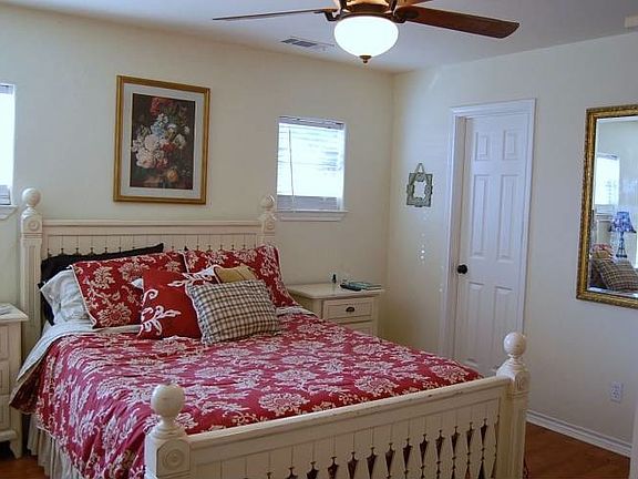 5th image of 704 Whitehead St