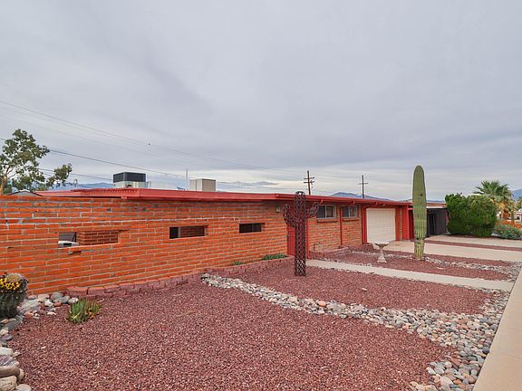 2nd image of 951 N Miller Dr