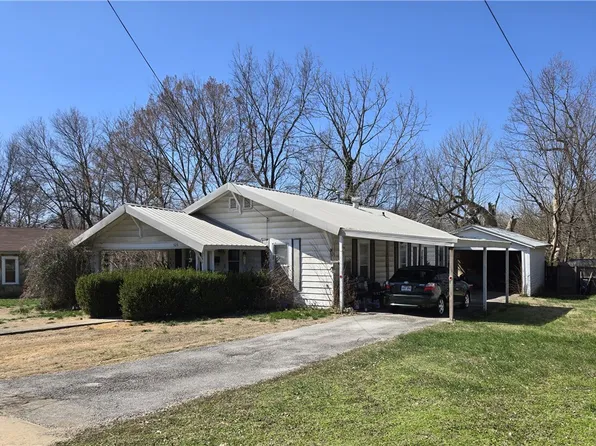 526 Spring St, Springdale, AR 72764