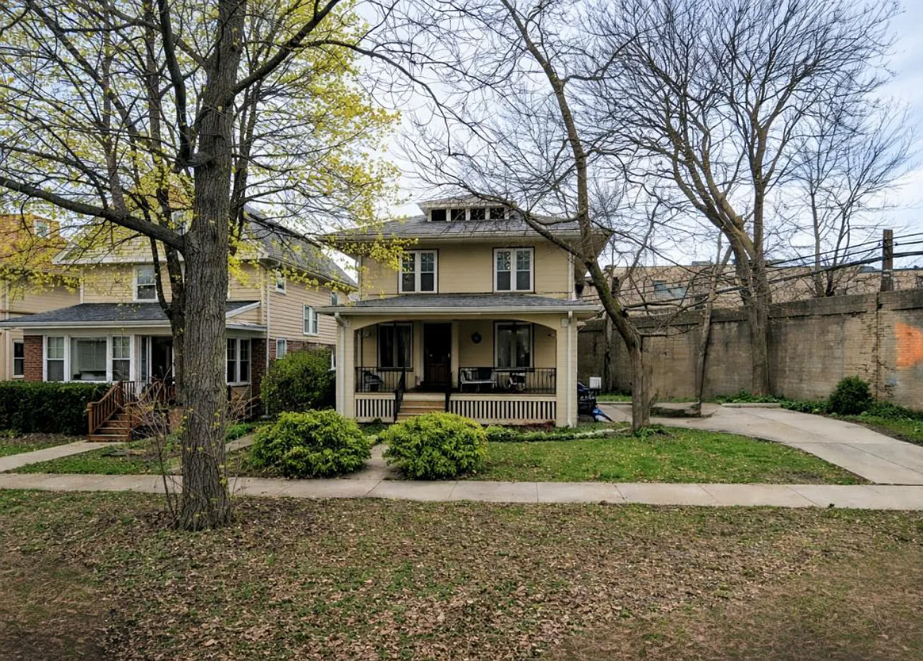 1432 W Chase Ave photo 1