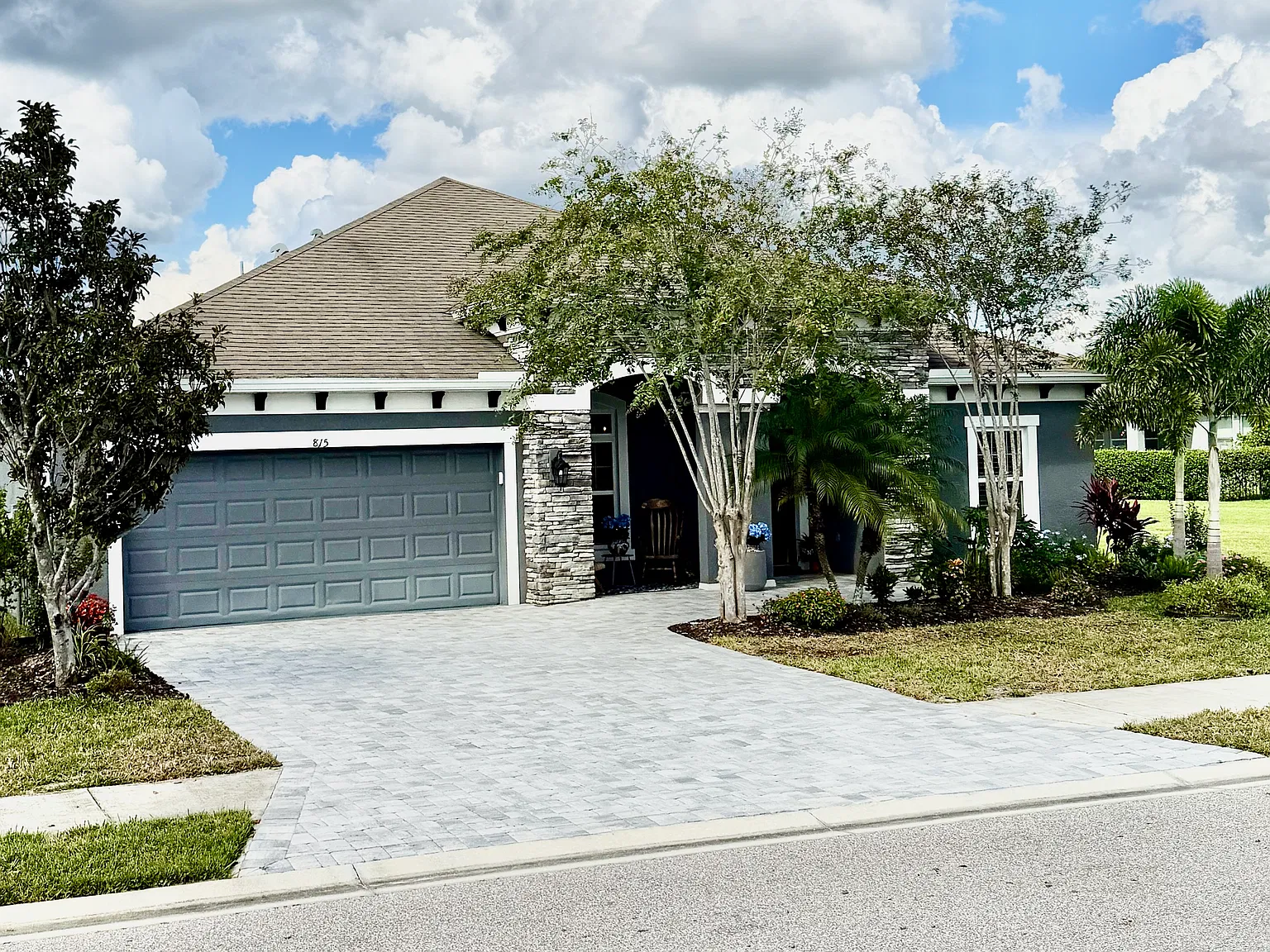5 bed, 2810 sqft, $5,900 — Photo 2