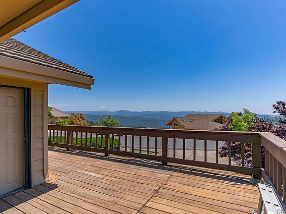 5th image of 940 Sandalwood Dr