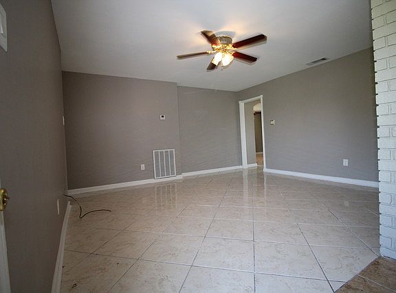 5th image of 2316 S Friendship Dr